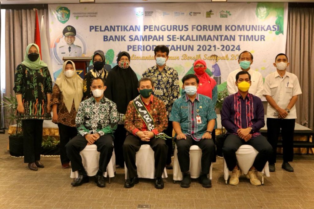 Hadi Lantik Kepengurusan Forum Komunikasi Bank Sampah se-Kaltim