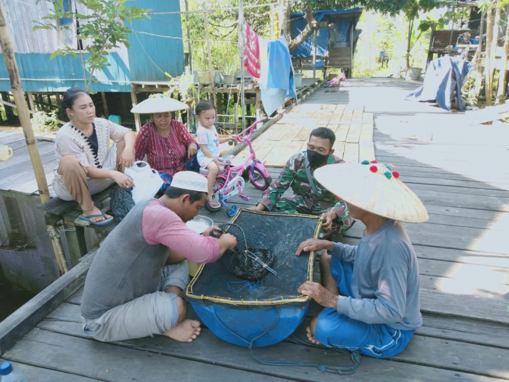 Kemanunggalan Babinsa Dengan Warga Di Desa Binaan