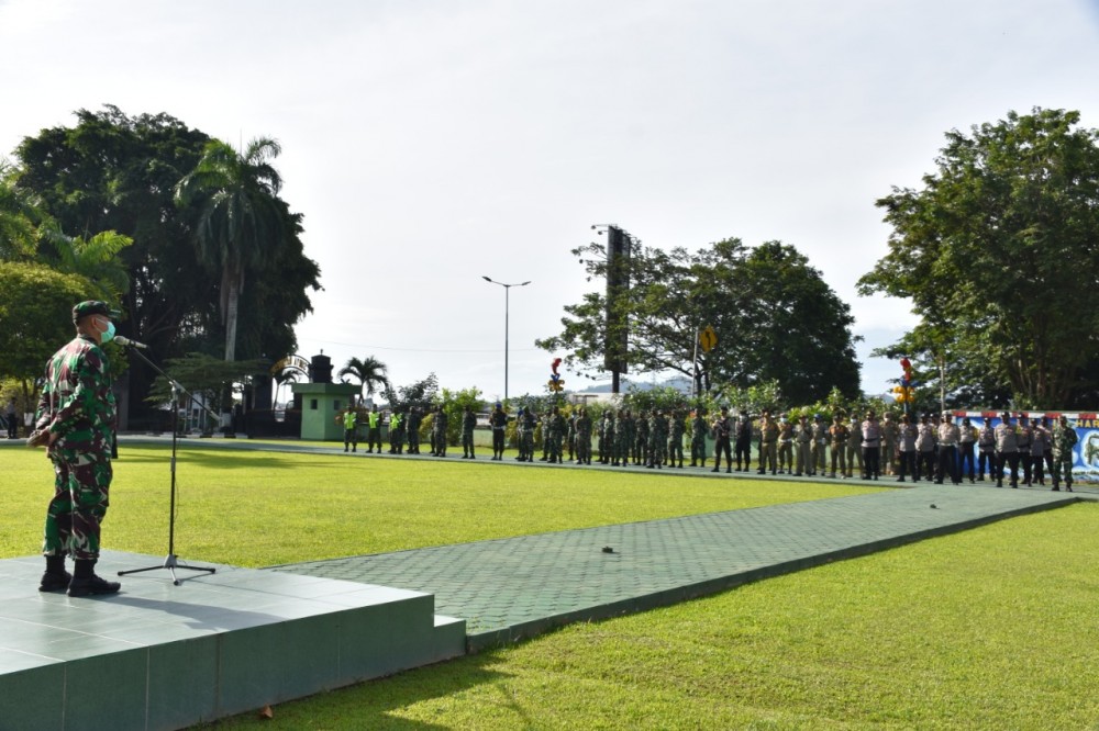 Korem 091/ASN Gelar Apel Gabungan Kegiatan Penegakan Protokol Kesehatan Di Wilayah Kota Samarinda.