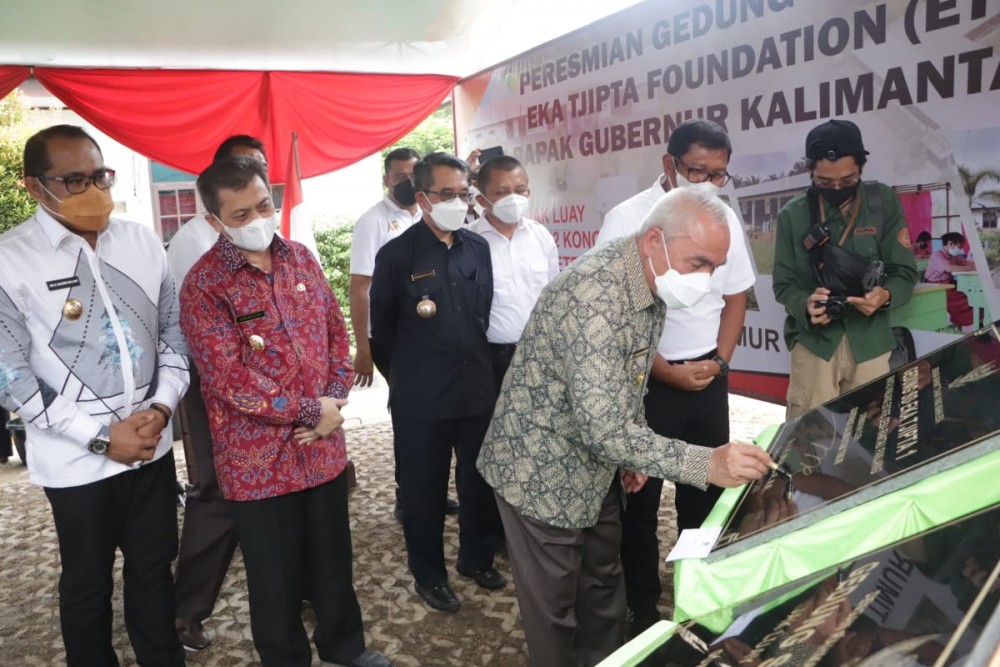 Isran Resmikan Tiga Gedung Sekolah ETF PT Tapian Nadeggan /PT. Sinar Mas