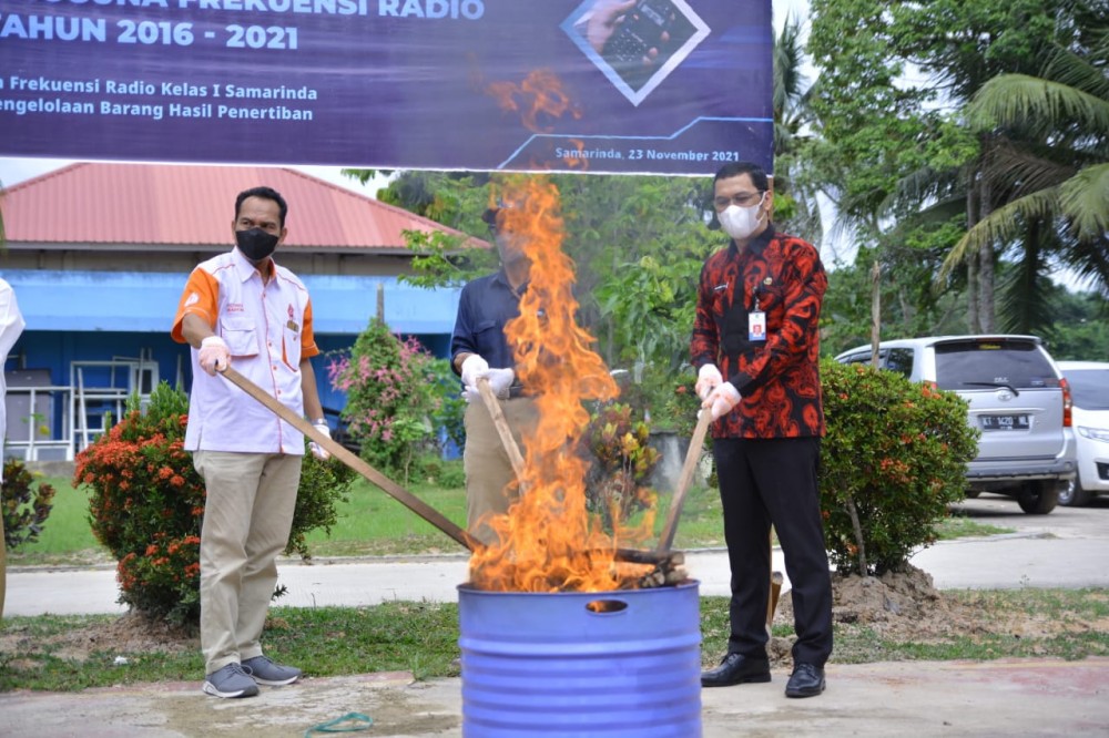 Balmon Samarinda Musnahkan Perangkat Telekomunikasi Ilegal