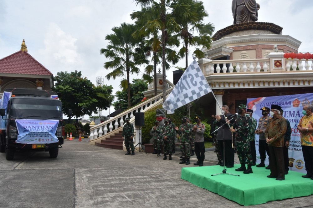 Korem 091/ASN dan Majelis Pandita Buddha Maitreya Indonesia Berangkatkan Bantuan ke Kalsel