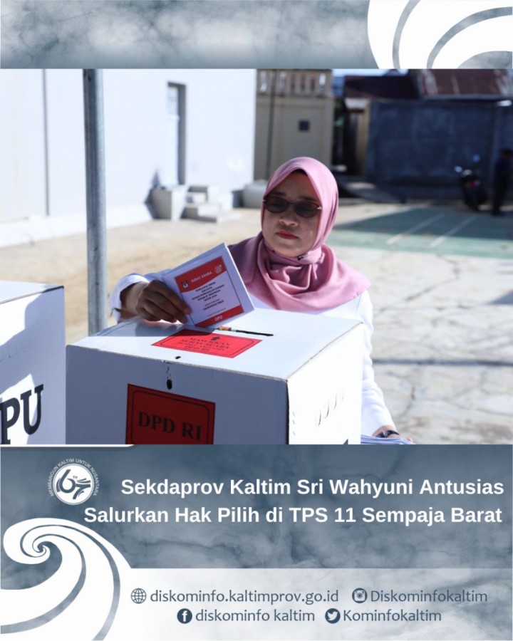 Sekdaprov Kaltim Sri Wahyuni Antusias Salurkan Hak Pilih di TPS 11 Sempaja Barat