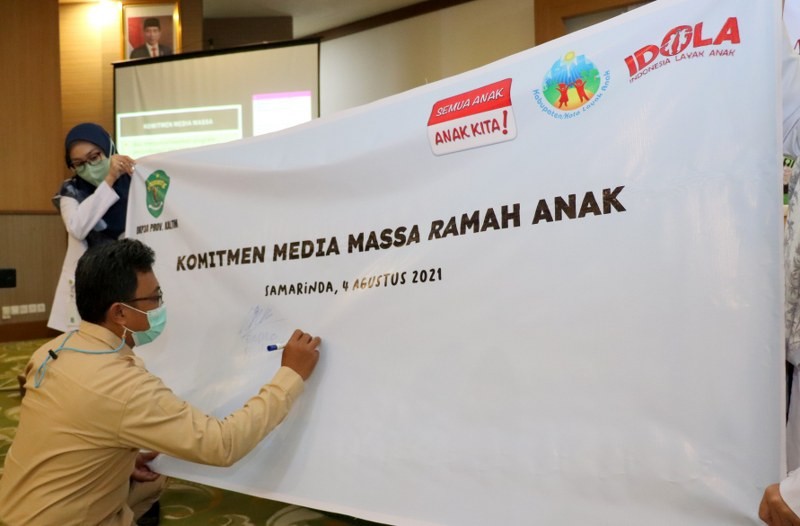 Bubuhkan Tanda Tangan Sebagai Komitmen Media Ramah Anak