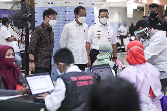 Presiden RI Joko Widodo Tinjau Langsung Vaksinasi Massal Ke Tanah Abang