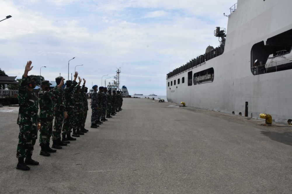 Danrem 091/ASN Berangkatkan Satgas Pamtas RI-PNG