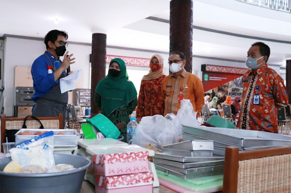 Disperindagkop Gelar Pelatihan Pengolahan Makanan Bagi UKM