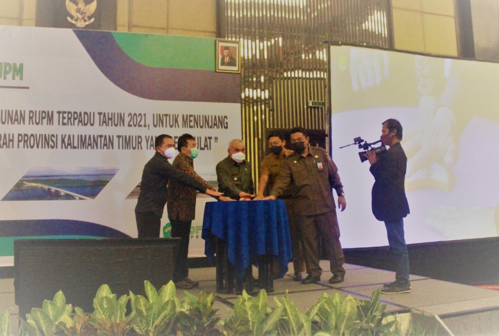 Isran Noor Launching Si Pintar, Kejar Target Investasi Kaltim Rp 35 Triliun Tahun Ini