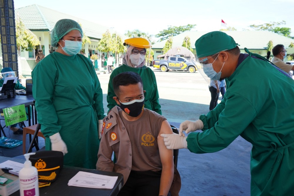 Anggota Polres Kubar dan Kodim 0912 Kubar Di Vaksin