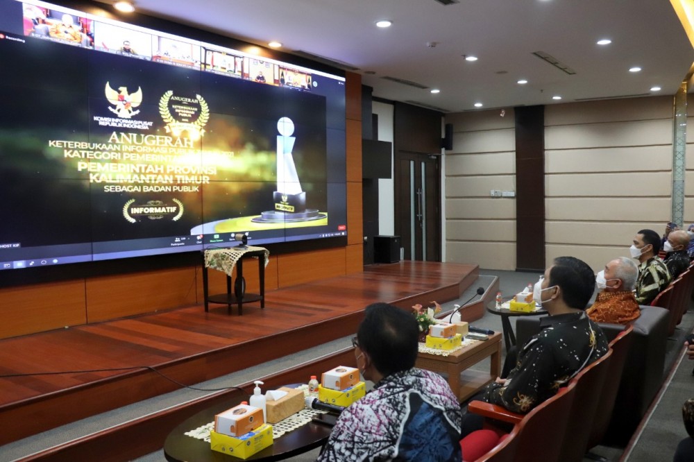 Pemprov Kaltim Terima Anugerah KIP Tahun 2021 Duduki Kelas Informatif