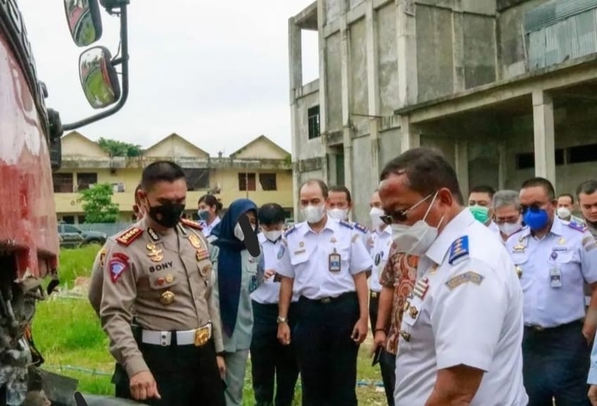 Dirjen Perhubungan Darat Kementerian Perhubungan, Budi Setiyadi Tinjau Jalan Muara Rapak