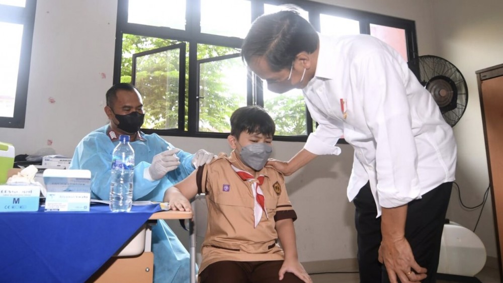 Presiden Joko Widodo Tinjau Vaksinasi Anak Usia 6-11 Tahun