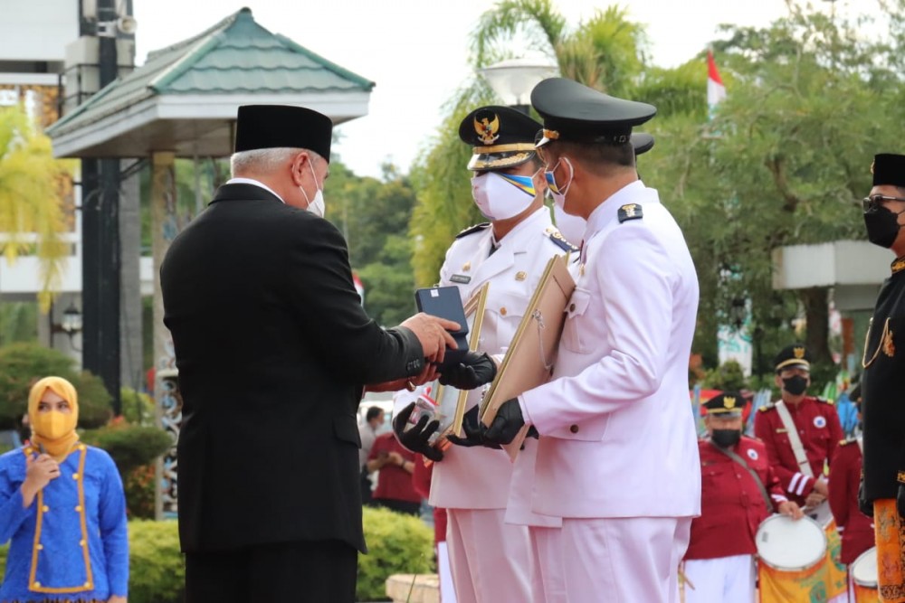 Tiga Camat Berprestasi Dapat Penghargaan Dari Gubernur