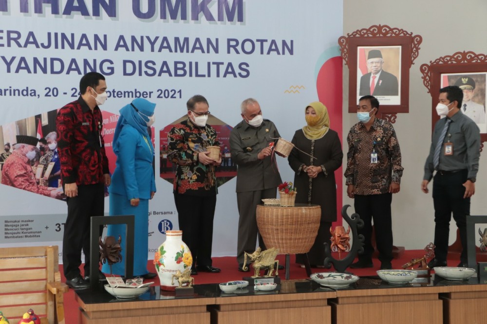 Gubernur Kaltim Buka Pelatihan Kerajian Ayaman Rotan Bagi Disabilitas