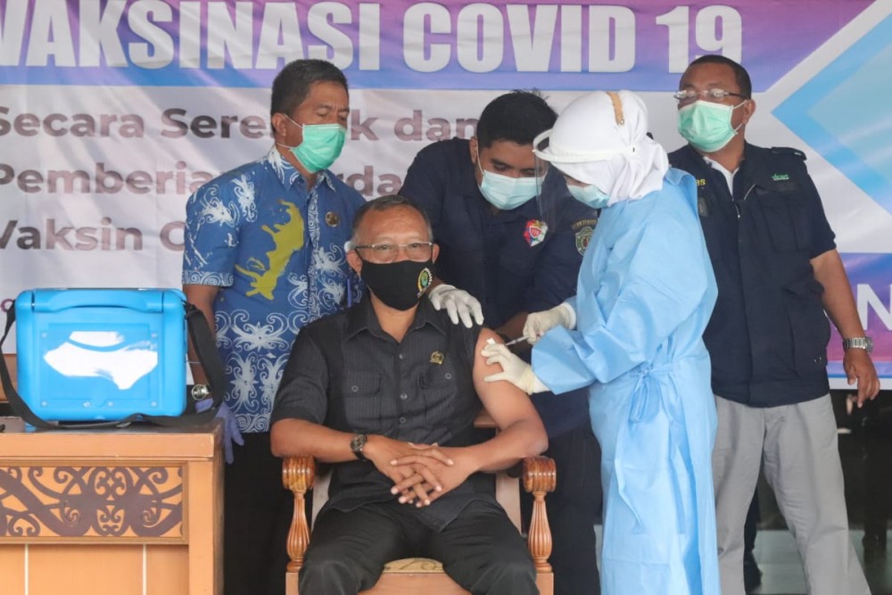 Jadi Orang Pertama Divaksinasi, Samsun: Negara Pasti Ingin Selamatkan Rakyatnya