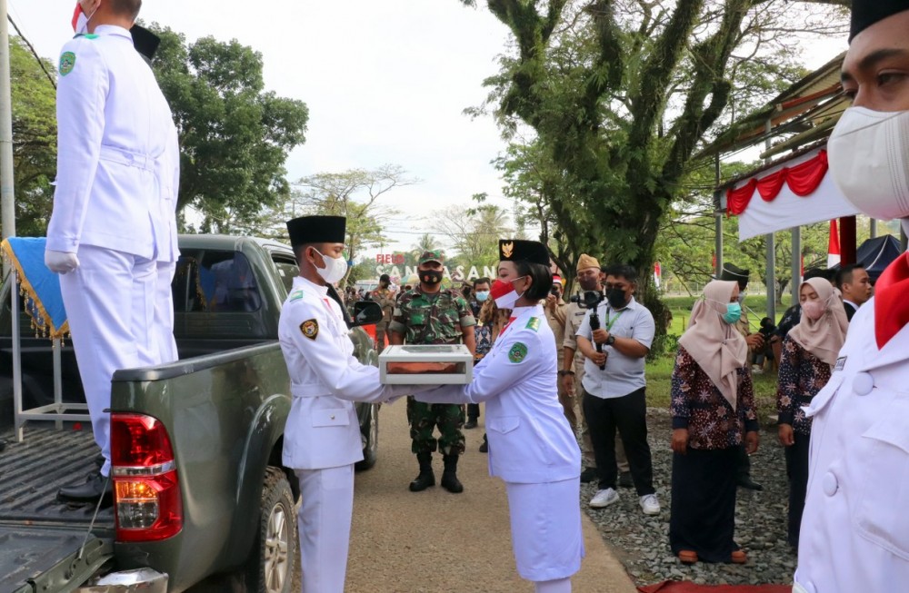 Bendera Penuh Sejarah Ikut Apel