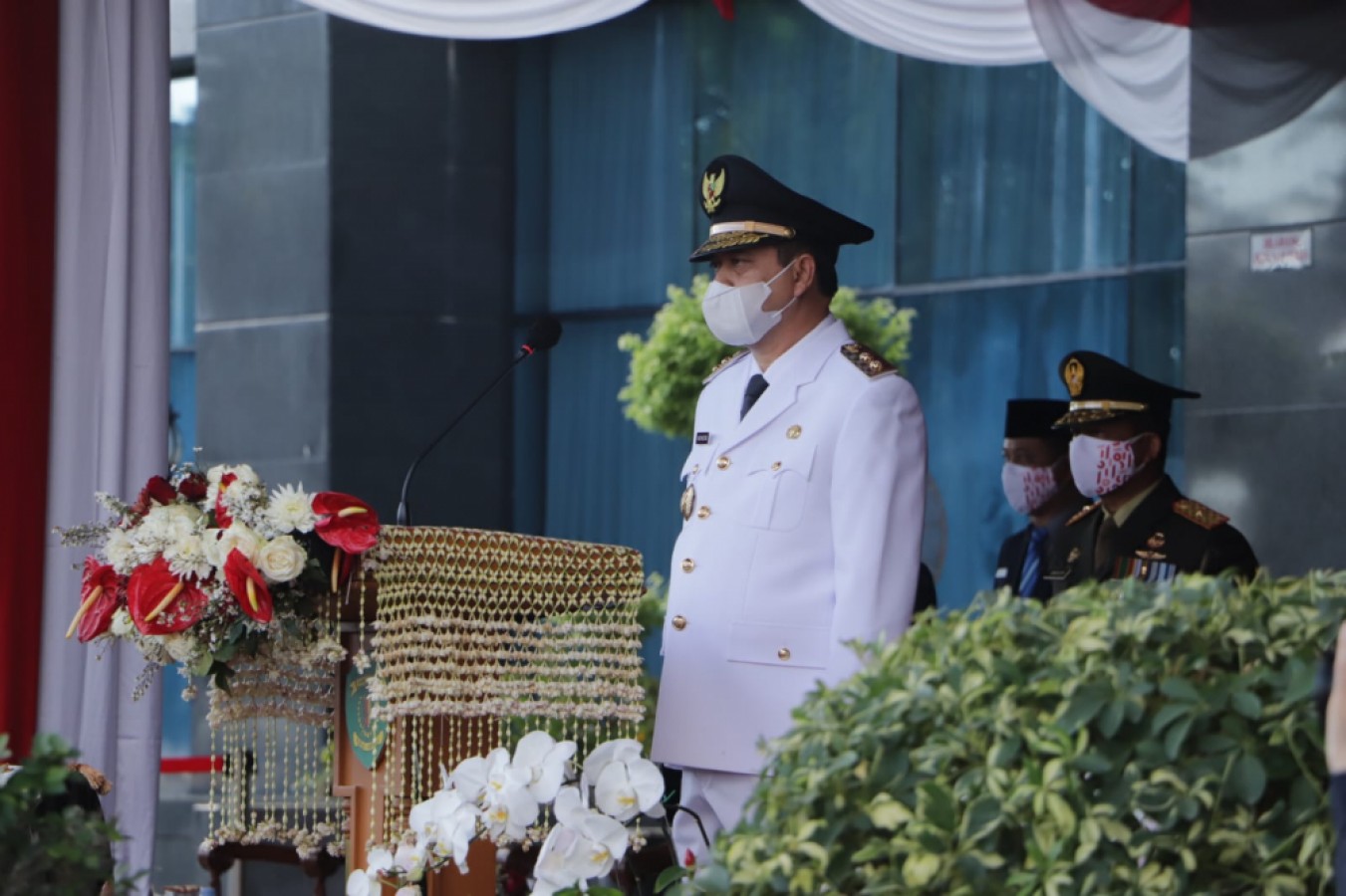 Penurunan Bendera Merah Putih Berlangsung Khidmat